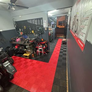 Alternative view of Pack x 40 Un 6.4 M2 Piso SIMSTRAX PP 500 Gr Rojo